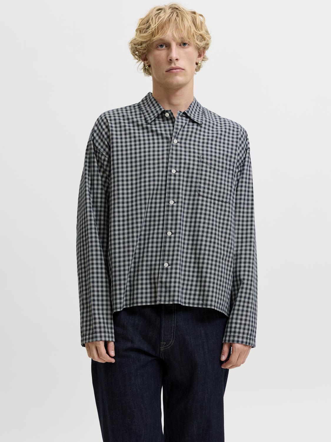 model_shot-front